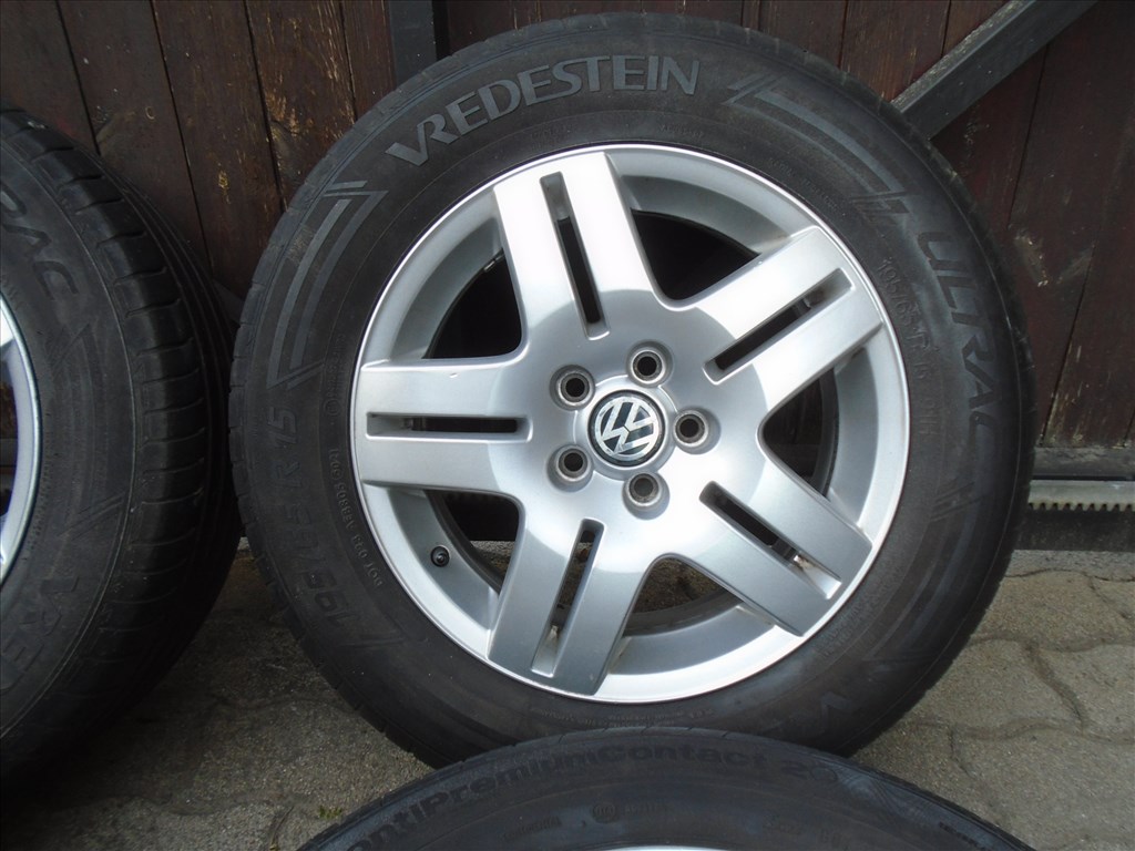 VW Golf IV 15 collos gyári alufelni garnitúra (5x100) nyári gumival 2. kép