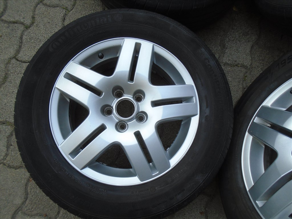 VW Golf IV 15 collos gyári alufelni garnitúra (5x100) nyári gumival 3. kép