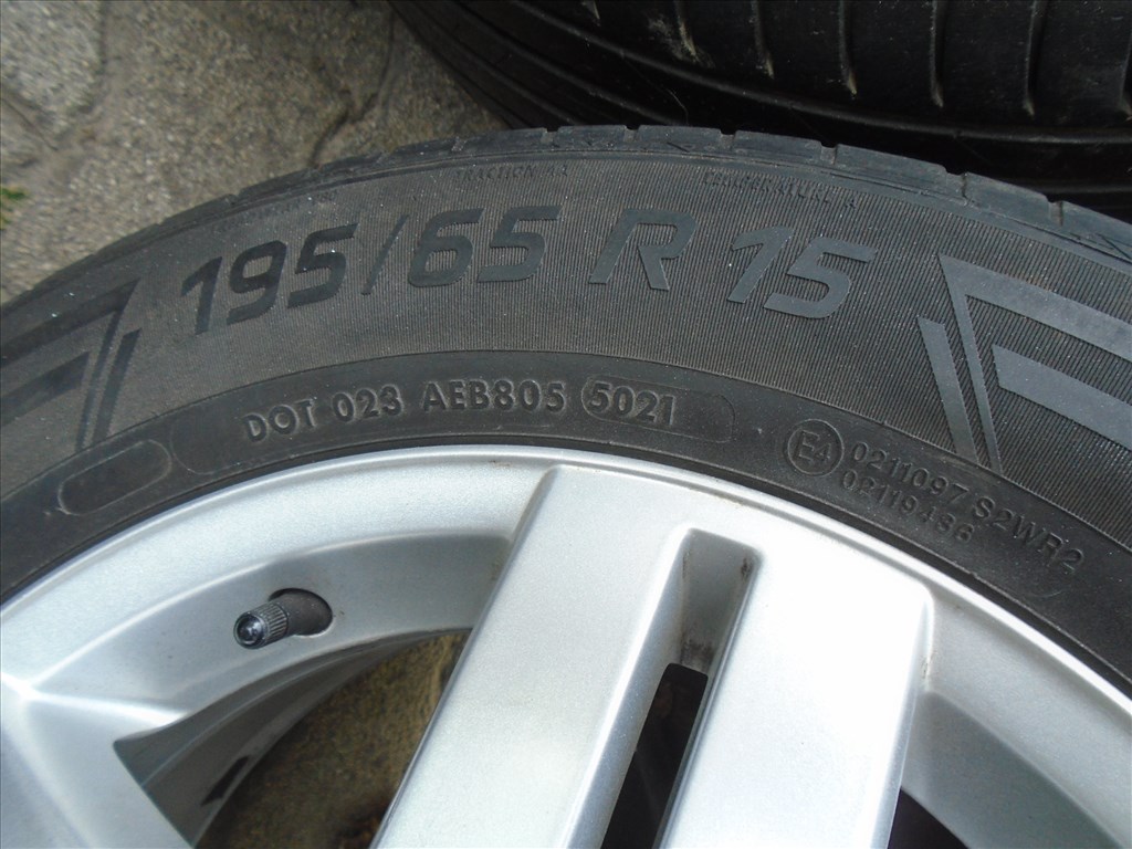 VW Golf IV 15 collos gyári alufelni garnitúra (5x100) nyári gumival 4. kép