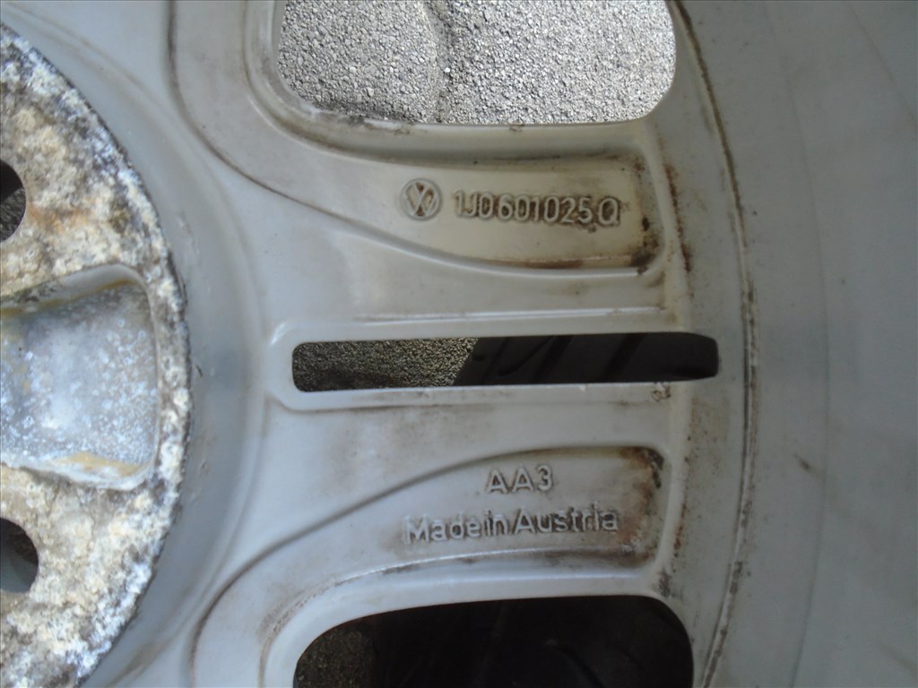 VW Golf IV 15 collos gyári alufelni garnitúra (5x100) nyári gumival 8. kép