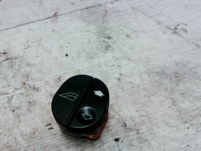 FORD FIESTA 02-05 Jobb első ablakemelő kapcsoló 1. kép