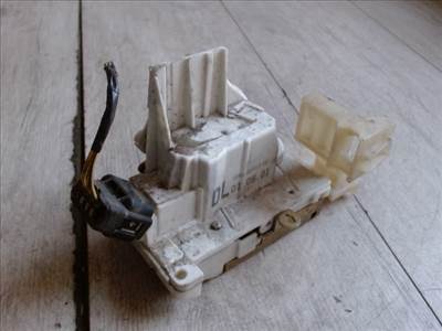 FORD MONDEO 01-07 Bal hátsó ajtó zárszerkezet központi záras