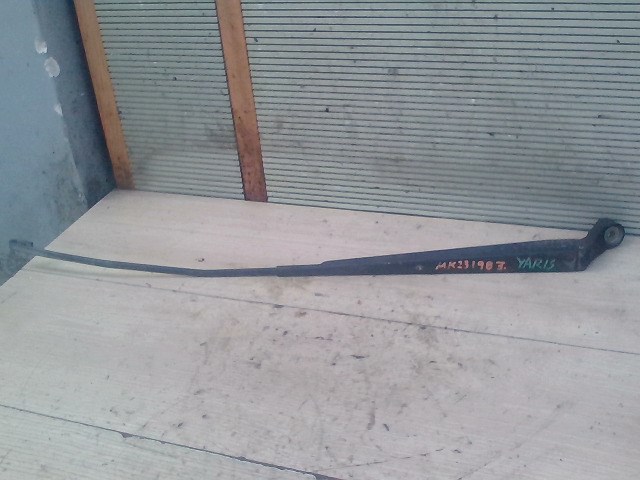 TOYOTA YARIS 99.04-05.09 Ablaktörlő kar jobb első 1. kép