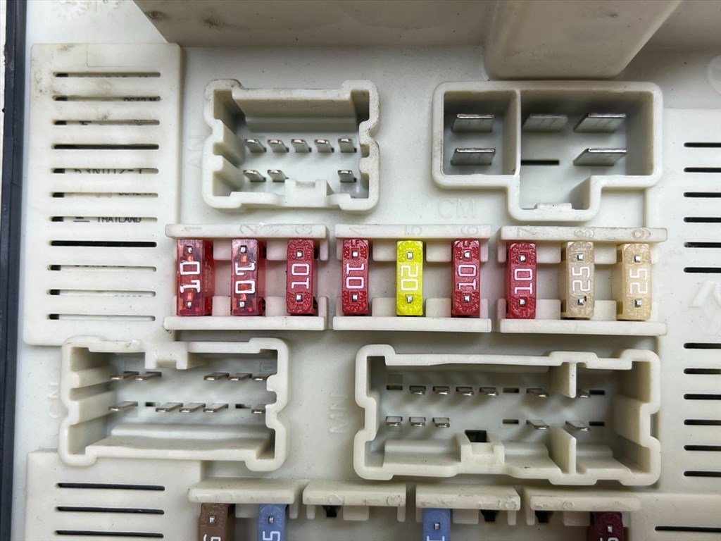 RENAULT SCÉNIC II (JM0/1_) 1.9 dCi (JM15) Biztosítéktábla Motortér #40181# 8200481866G  8. kép