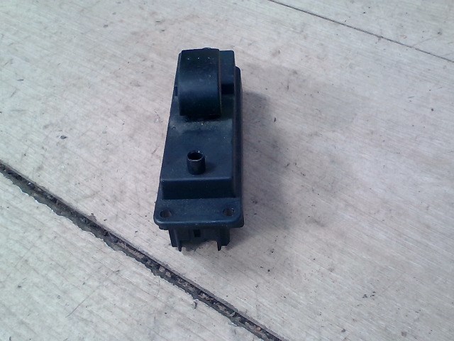 MAZDA 3 03.10-06.06 Jobb hátsó ablakemelő kapcsoló 1. kép