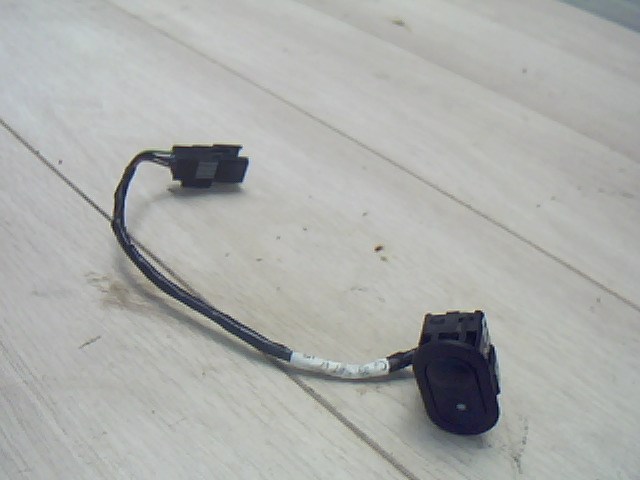 OPEL CORSA B 93-00 Bal első ablakemelő kapcsoló 1. kép