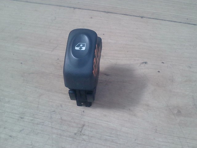 RENAULT CLIO 98-01 Jobb első ablakemelő kapcsoló 1. kép