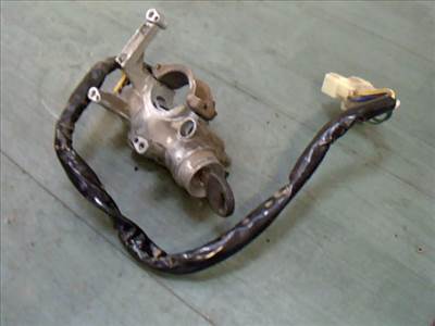 SUZUKI SWIFT 89-96 Gyújtáskapcsoló házzal