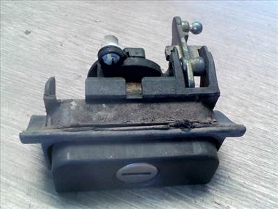 VOLKSWAGEN GOLF III. Csomagtartó nyitó gomb