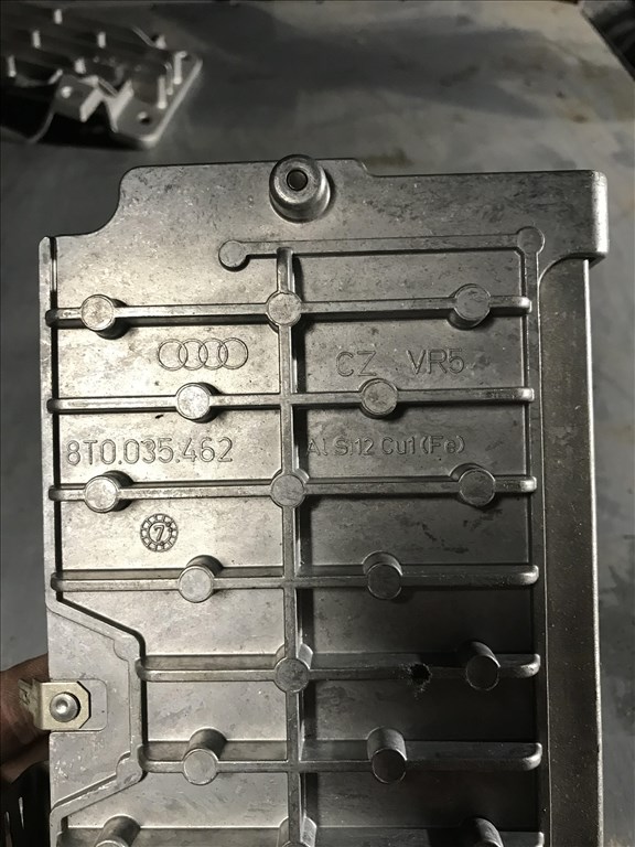 Audi A5 (B8 - 8T) erősítő  8t0035462 2. kép