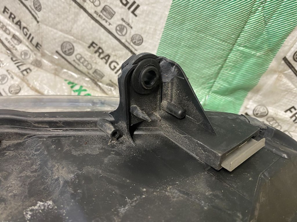 VW GOLF V Bal Xenon fényszóró  3. kép