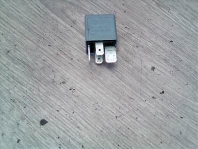 AUDI A4 98-01 Relé