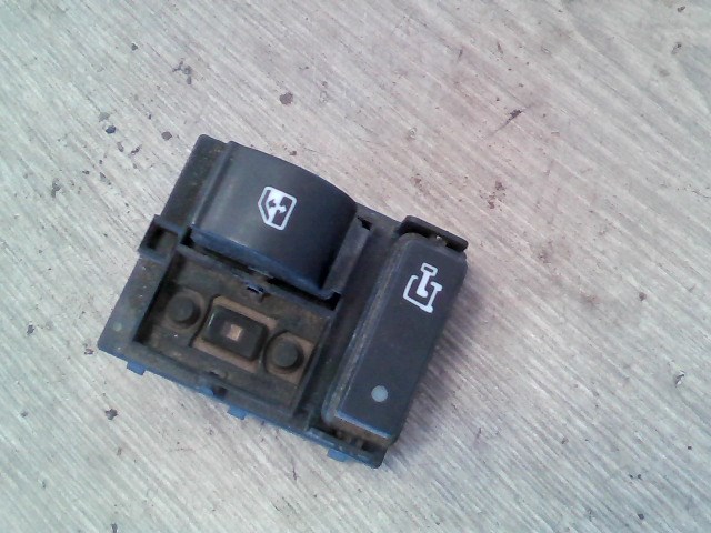 FIAT Doblo 2009.09.01-2014.12.31 Bal első ablakemelő kapcsoló 1. kép