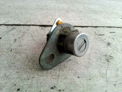 HYUNDAI GETZ 05-09 Csomagtérajtó dugózár