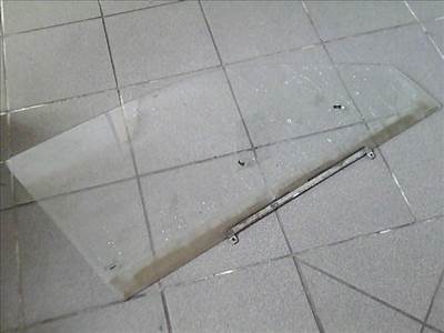 SUZUKI SWIFT 96-05 Jobb első ajtóüveg