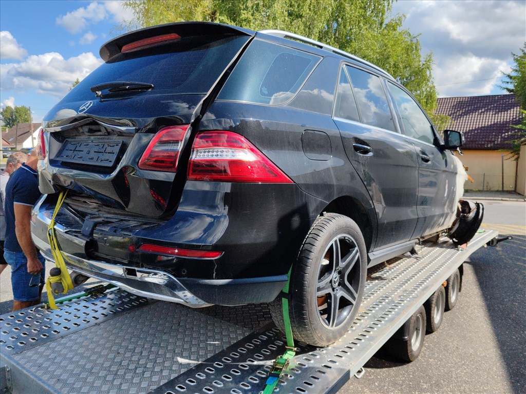 R0302 Mercedes ML GLE W166 166 bontott alkatrészei 2. kép