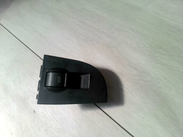 AUDI A6 97-04 Jobb első ablakemelő kapcsoló 1. kép