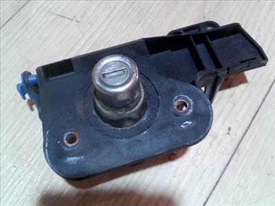 OPEL CORSA C 00-06 Csomagtérajtó dugózár