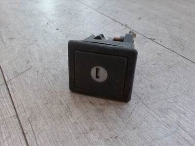 RENAULT CLIO 90-96 Csomagtérajtó dugózár