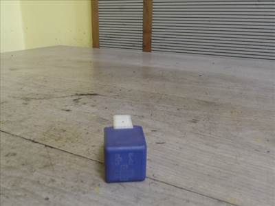 TOYOTA CARINA E 92.04-97.07 Relé