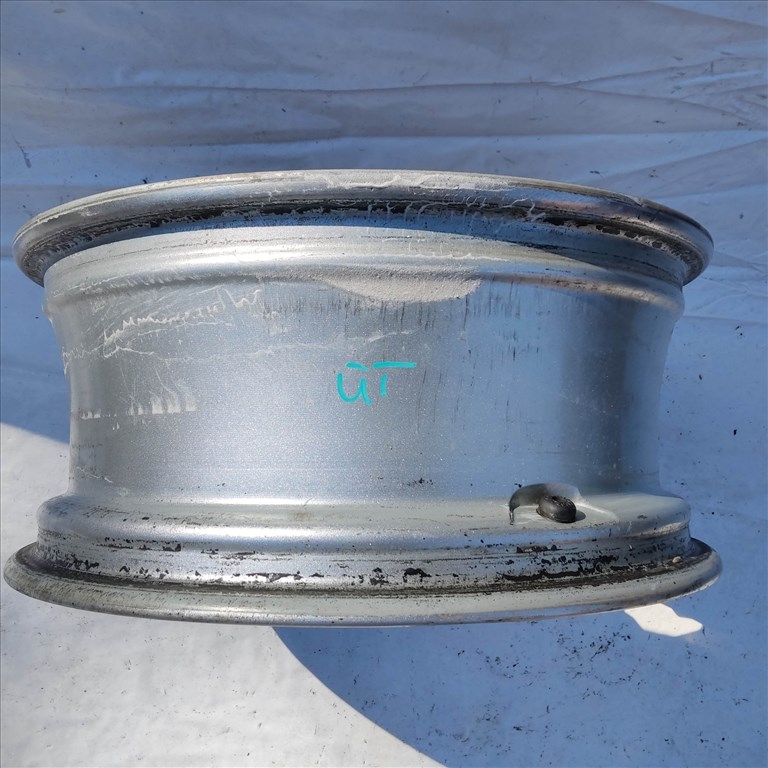 205217 Alfa Romeo 156, 147, Gt 17"-os alufelni (1db) a képen látható állapotban, görgőzni kell 60688033 3. kép