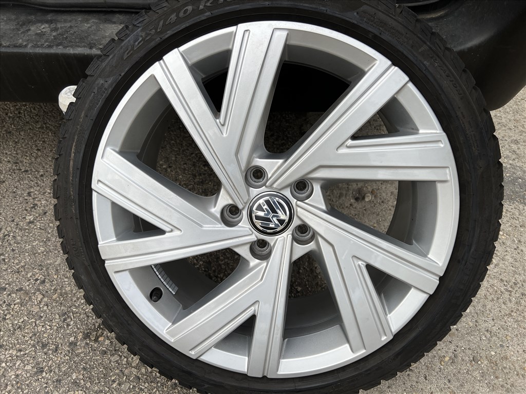 Volkswagen Golf / Touran / Jetta gyári 7,5X18-as 5X112-es könnyűfém felni garnitura eladó 1. kép