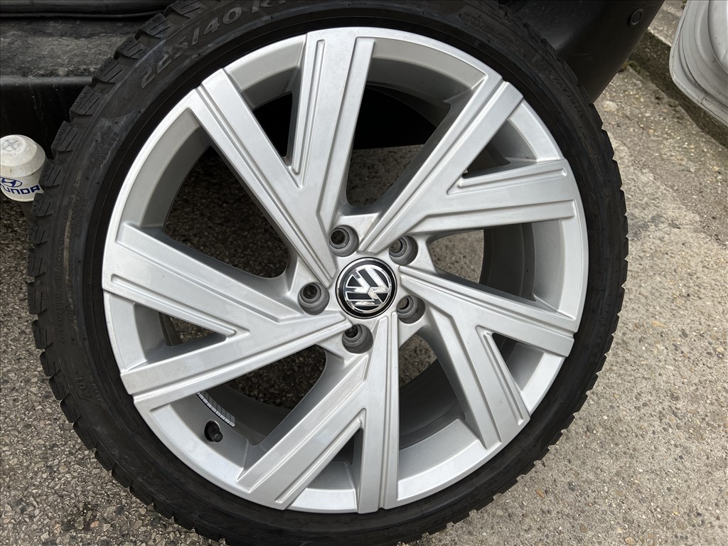 Volkswagen Golf / Touran / Jetta gyári 7,5X18-as 5X112-es könnyűfém felni garnitura eladó 2. kép