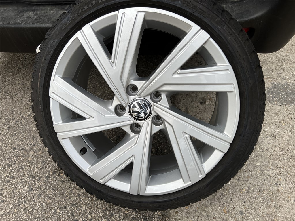 Volkswagen Golf / Touran / Jetta gyári 7,5X18-as 5X112-es könnyűfém felni garnitura eladó 3. kép
