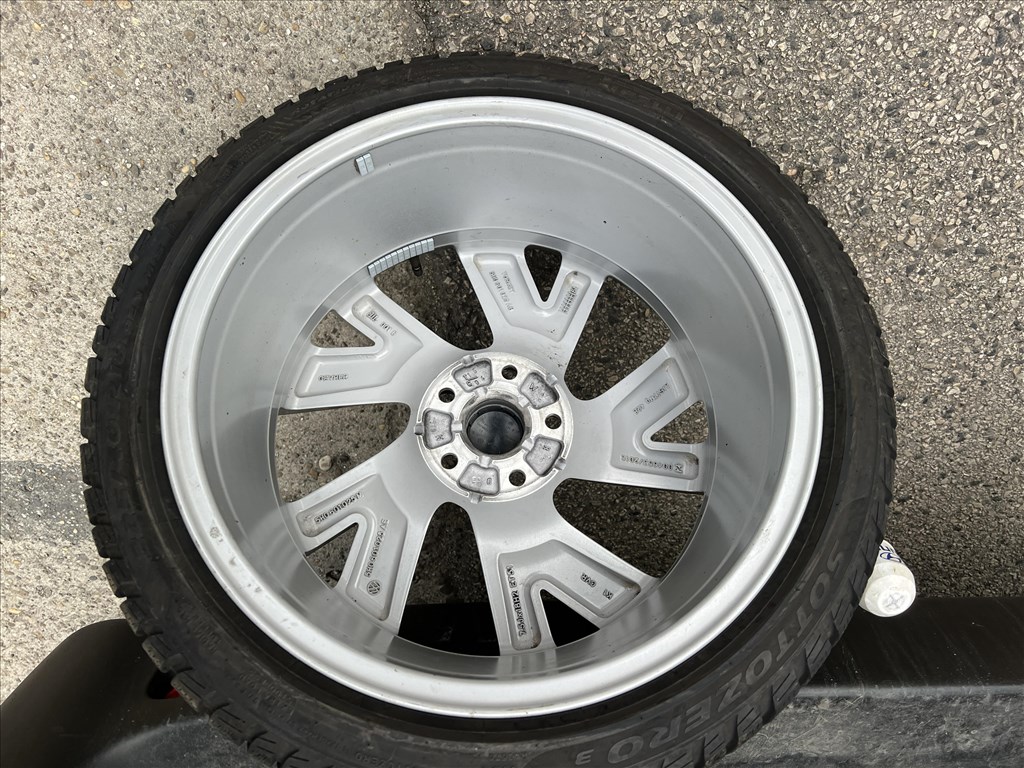 Volkswagen Golf / Touran / Jetta gyári 7,5X18-as 5X112-es könnyűfém felni garnitura eladó 6. kép