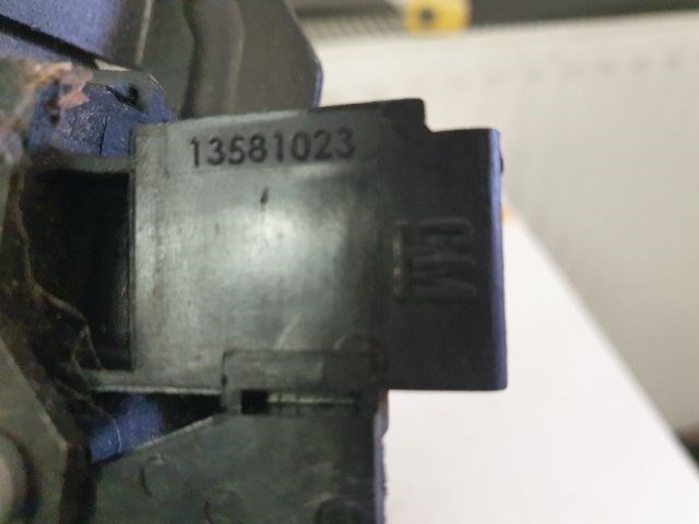 Opel Astra J Csomagtérajtó zárszerkezet 13581023 3. kép