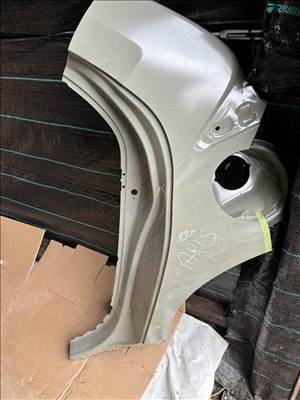 Toyota Yaris (XP210) Bal hátsó sárvédő 