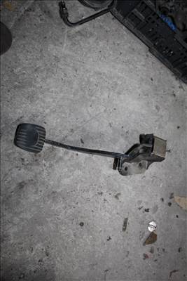 Nissan Micra V kuplungpedál 