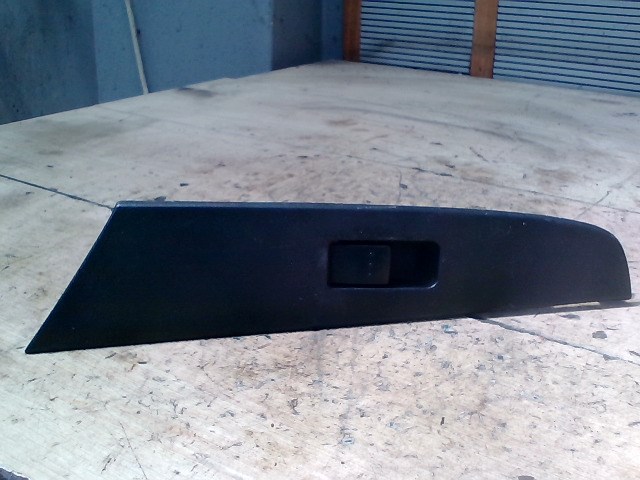 MAZDA 3 03.10-06.06 Jobb hátsó ablakemelő kapcsoló 1. kép