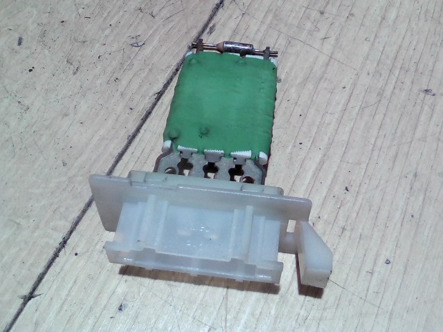 OPEL CORSA C 00-06 Fűtőmotor előtét ellenállás  1. kép