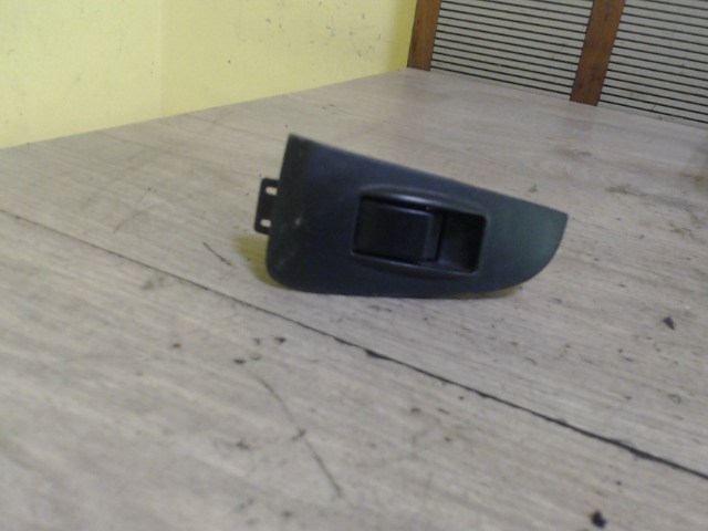 TOYOTA AVENSIS 03-07 Bal hátsó ablakemelő kapcsoló 1. kép