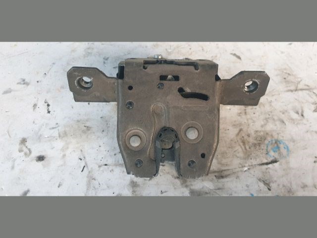 Opel Astra J GTC 2.0 CDTI Csomagtérajtó zárszerkezet  13578941 1. kép