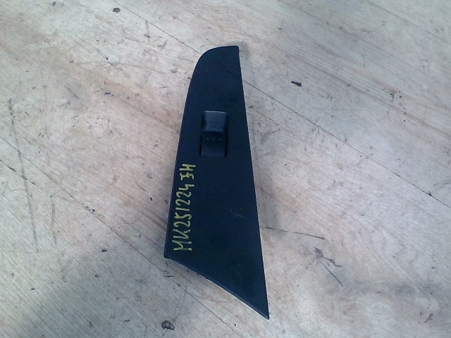 MAZDA 3 03.10-06.06 Jobb hátsó ablakemelő kapcsoló 1. kép