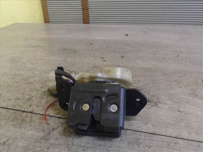 MAZDA 323F 98-04 Csomagtér ajtó zárszerkezet