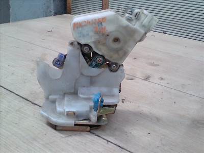 NISSAN X-TRAIL T30 2001.06.01-2007.02.28 Jobb hátsó ajtó zárszerkezet központi záras