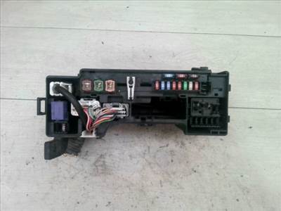 PEUGEOT 107 2005.03.01-2012.03.31 Biztosítéktábla BCM BSI BSM SAM GEM modul Motortér
