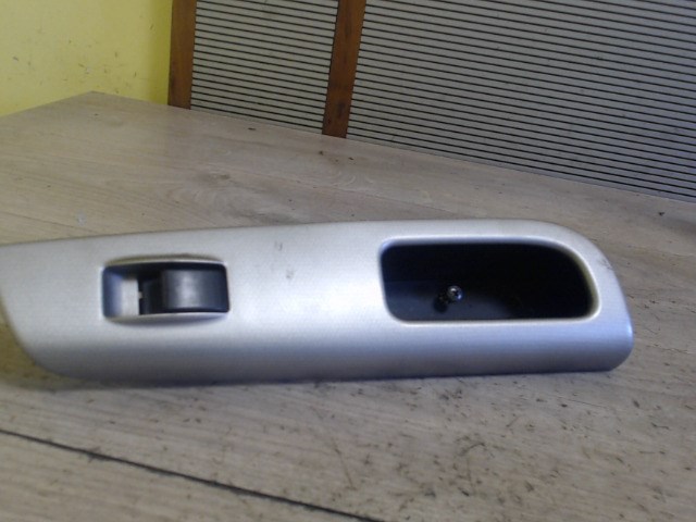 TOYOTA Corolla (E120) 2002.01.01-2004.05.31 Jobb első ablakemelő kapcsoló 1. kép