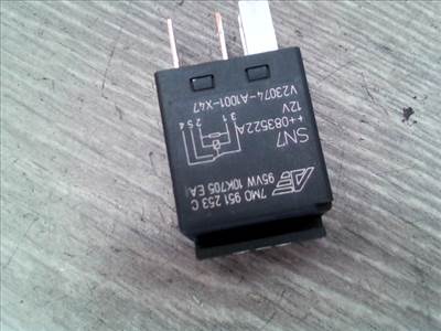 VOLKSWAGEN JETTA V 05-10 Relé