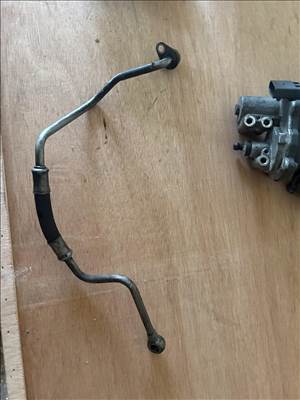 Audi Q7 (4L) turbó olajzó cső