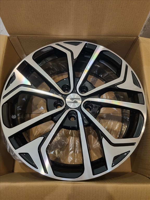  5x114.3 lyukosztású 7,5JJ 18" új Silverline alufelni 1. kép