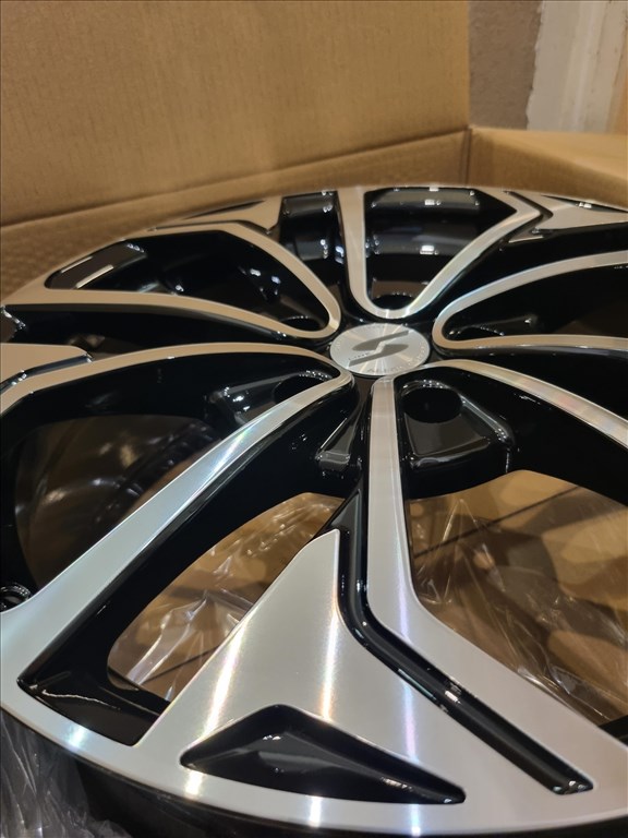  5x114.3 lyukosztású 7,5JJ 18" új Silverline alufelni 2. kép