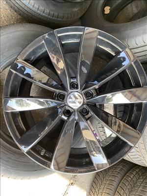 Volkswagen "LUGANO" Black Edition gyári 8X19-es 5X112-es ET41-es könnyűfém felni