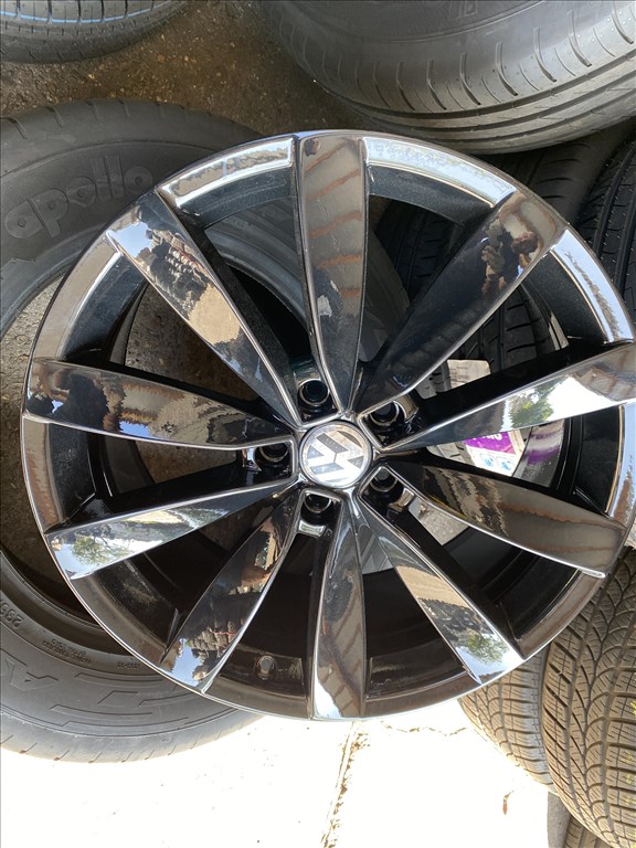 Volkswagen "LUGANO" Black Edition gyári 8X19-es 5X112-es ET41-es könnyűfém felni 3. kép