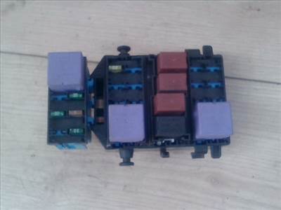 RENAULT ESPACE 02.11.01-06.02.28 Biztosítéktábla BCM BSI BSM SAM GEM modul Utastér