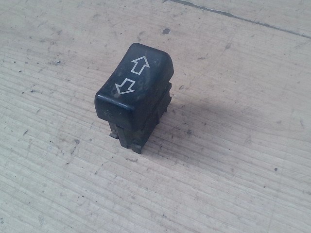 RENAULT R11 Bal első ablakemelő kapcsoló 1. kép