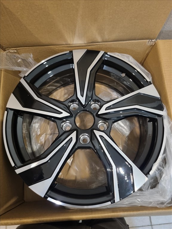  5x114.3 lyukosztású 7JJ 17" új alufelni 1. kép